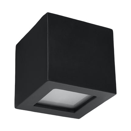 Applique Cube céramique noire, détail du diffuseur carré en partie basse