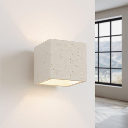 Applique Murale Cube en Béton Beige, lumière allumée