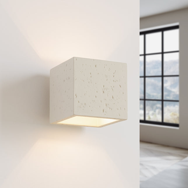 Applique Murale Cube en Béton Beige, lumière allumée