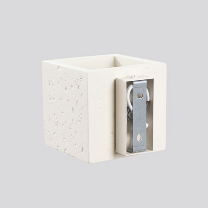 Applique Murale Cube en Béton Beige, détail de la finition