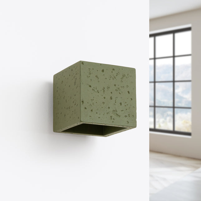 Applique Murale Cube en Béton Vert Olive, vue en situation