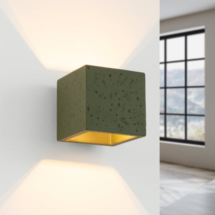 Applique Murale Cube en Béton Vert Olive, lumière allumée