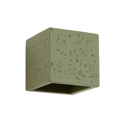 Applique Murale Cube en Béton Vert Olive, packshot sur fond blanc