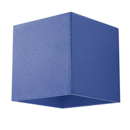 Applique Murale Cube LED bleu outremer, packshot sur fond blanc