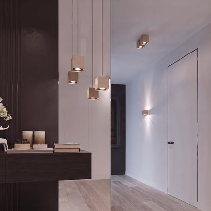 Applique Murale Cube LED taupe dans un couloir clair