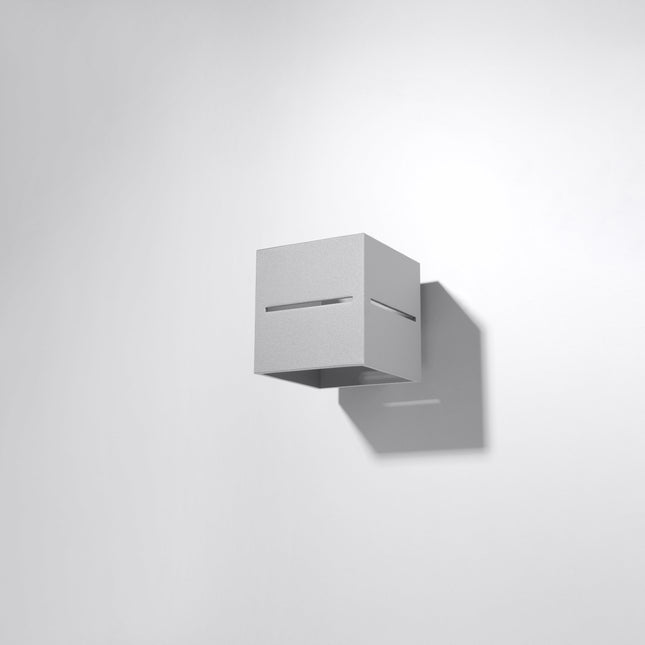 Applique Murale Cube Ouvert Grise dans un salon