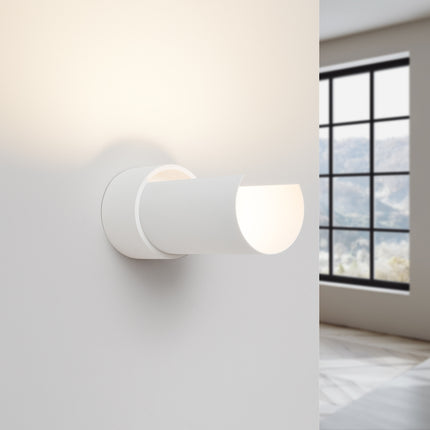 applique murale cylindre à demi-coque ouverte blanc, lumière allumée