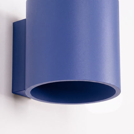 Applique Murale Cylindrique bleu outremer, packshot de trois quarts