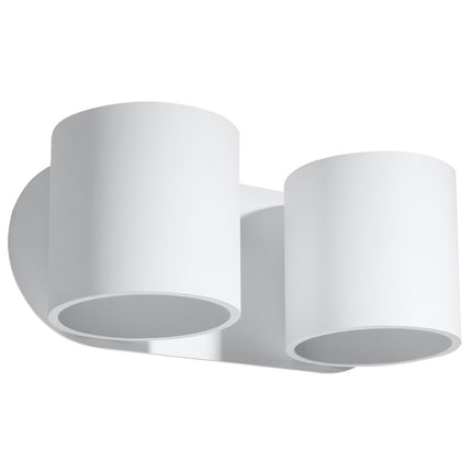Applique murale cylindrique double en aluminium blanc, vue de trois quarts sur ses deux tubes décalés.