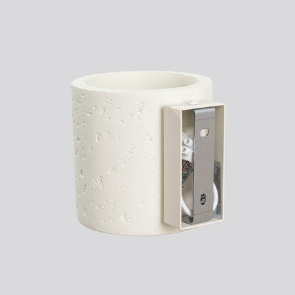 Applique Murale Cylindrique en Béton Beige, détail de la finition