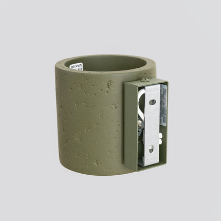 Applique Murale Cylindrique en Béton Vert Olive, détail de la finition