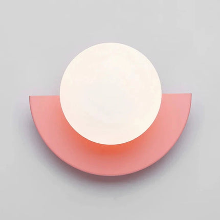 Applique murale LED demi-cercle coloris rose pastel, globe opalin blanc