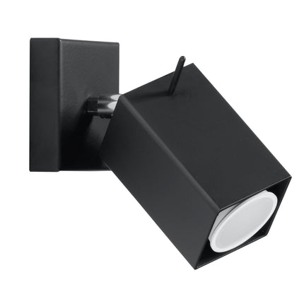 Applique murale directionnelle carrée en acier noir sur fond neutre