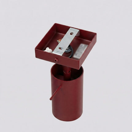 Applique Murale Directionnelle LED Bordeaux, vue sur fond coloré