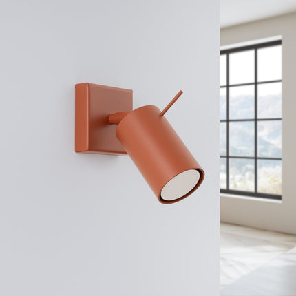 Applique Murale Directionnelle LED Rouge Ocre, vue en situation