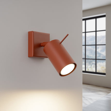 Applique Murale Directionnelle LED Rouge Ocre, lumière allumée