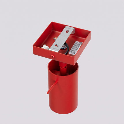 Applique Murale Directionnelle LED Rouge Vif, vue sur fond coloré