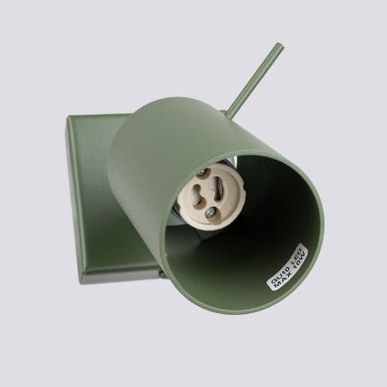 Applique Murale Directionnelle LED Vert Olive, vue sur fond coloré