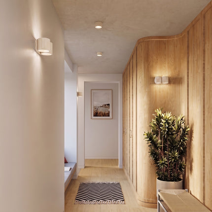 Applique Murale Double Aura beige clair dans un salon contemporain
