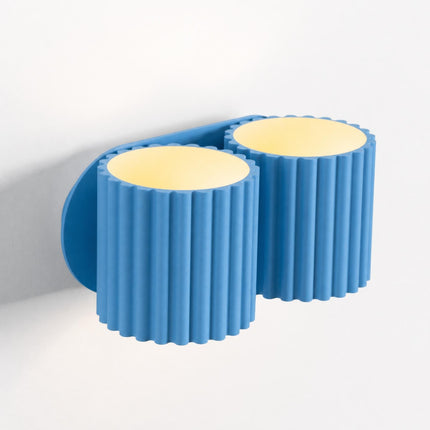 Applique Murale Double Aura bleu ciel, packshot de trois quarts