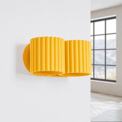 Applique Murale Double Aura jaune, vue en situation sur un mur clair