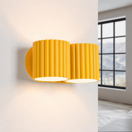 Applique Murale Double Aura jaune allumée, quatre faisceaux vers le haut et le bas