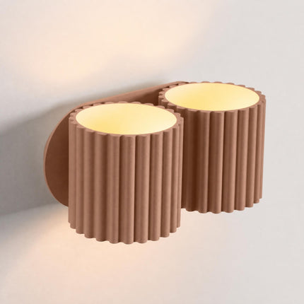 Applique Murale Double Aura Aluminium Cannelé Moka, packshot de trois quarts