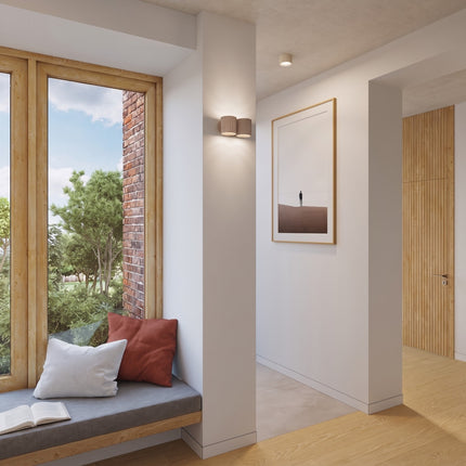 Applique Murale Double Aura taupe près d'une tête de lit