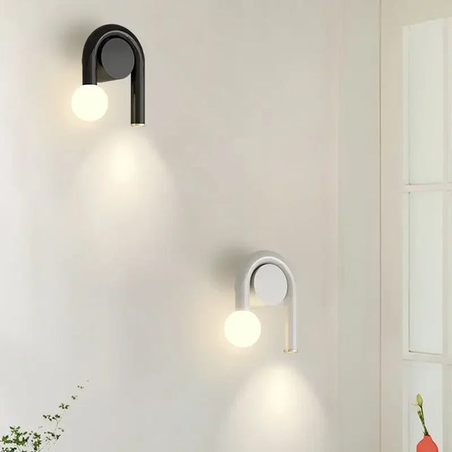 Applique murale double LED créative coloris noir sur un mur