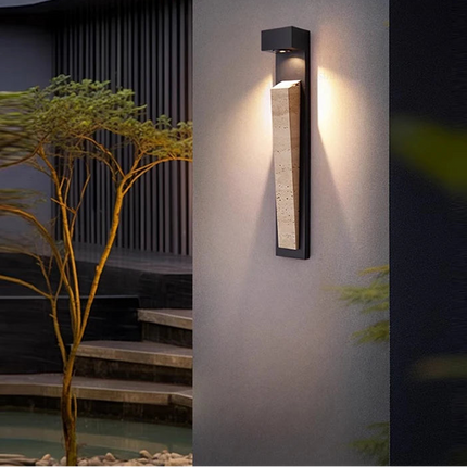 Applique murale extérieure en pierre naturelle noire diffusant un éclairage LED vers le haut et le bas