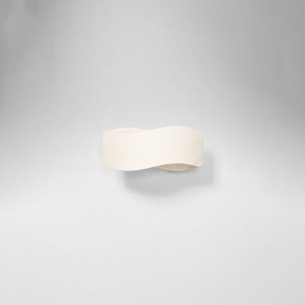 Applique murale Flux Lumineux 30 en acier beige, vue en situation sur fond clair