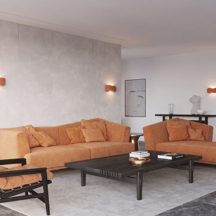 Applique murale Flux Lumineux 30 en acier ocre rouge au-dessus d'une table à manger