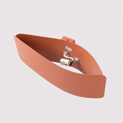 Applique murale Flux Lumineux 30 en acier ocre rouge, détail de la douille et du support