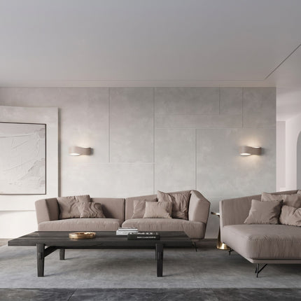Applique murale Flux Lumineux 30 en acier taupe dans un salon clair