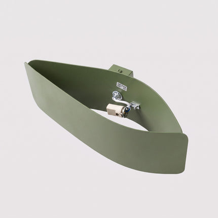 Applique murale Flux Lumineux 30 en acier vert olive, détail de la douille et du support