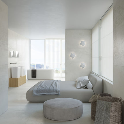 Applique murale géométrique pentagone blanche dans une ambiance déco chaleureuse
