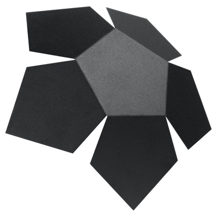 Applique murale géométrique pentagone noire en acier, vue de face sur fond neutre