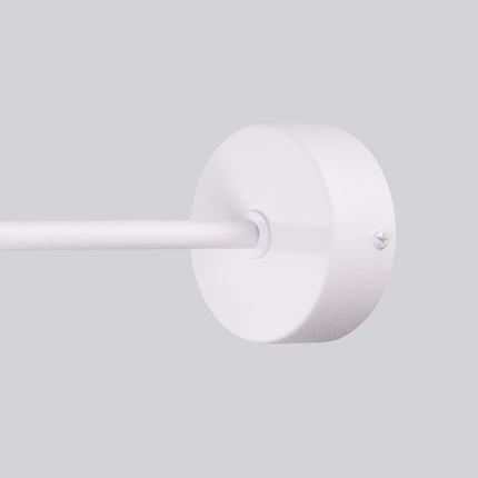 applique murale globe opale à bras coudé blanc, vue sur fond coloré