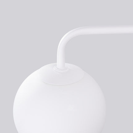 applique murale globe opale à bras coudé blanc, packshot de trois quarts