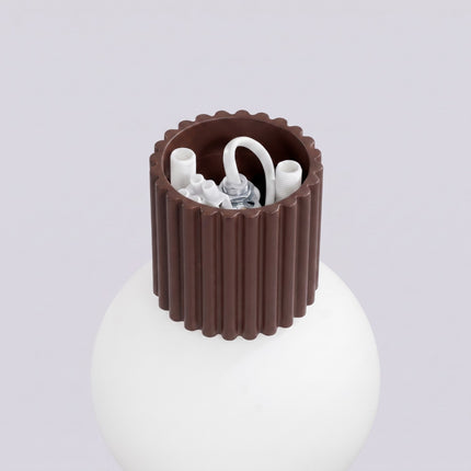 Applique murale Halo brun chocolat IP44, détail du cylindre nervuré