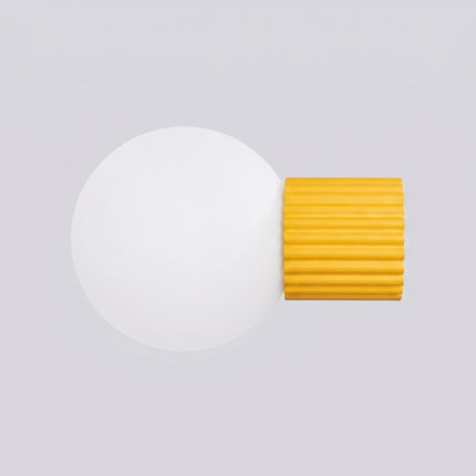 Applique murale Halo jaune ambré IP44, packshot de trois quarts