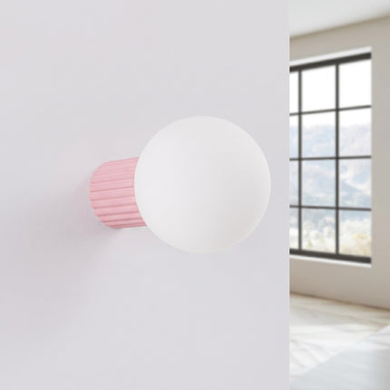 Applique murale Halo rose poudré IP44, vue en situation sur fond clair