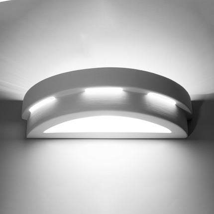 Détail de l'applique murale hélice en céramique minimaliste
