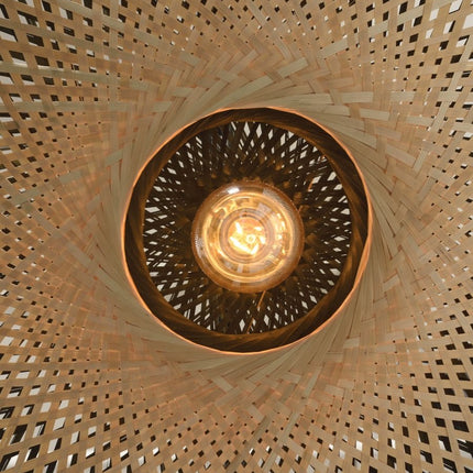 Vue intérieure du tressage en bambou de l'applique Kalimantan avec ampoule E27 allumée