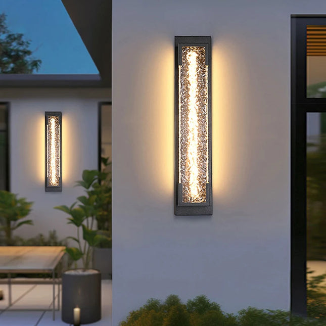 Applique murale LED cascade en acier inoxydable sur un mur