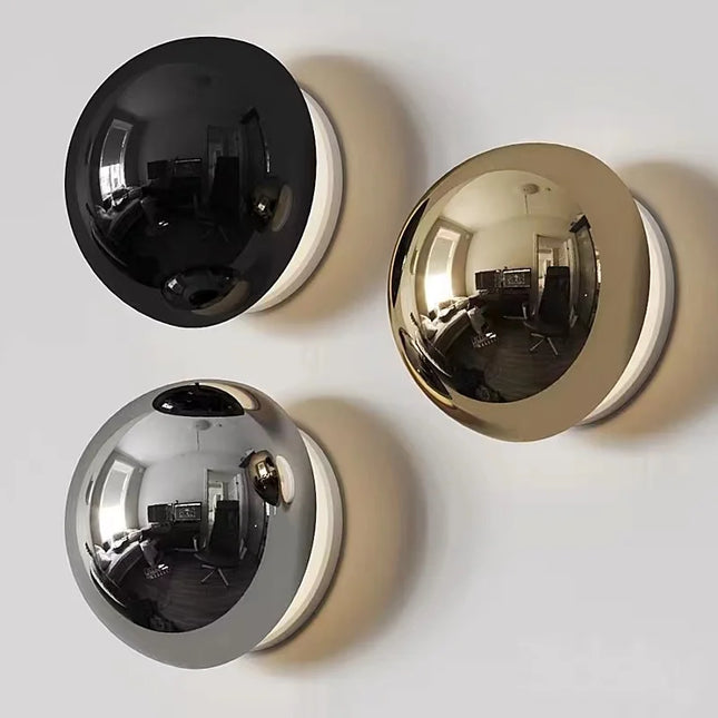 Applique murale LED circulaire en métal argenté, design minimaliste