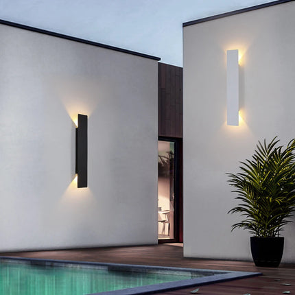 Applique murale LED extérieure rectangle sur une façade moderne