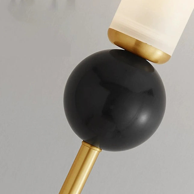 Applique murale LED minimaliste idéale pour la chambre, offrant une lumière dirigée vers le haut et vers le bas.