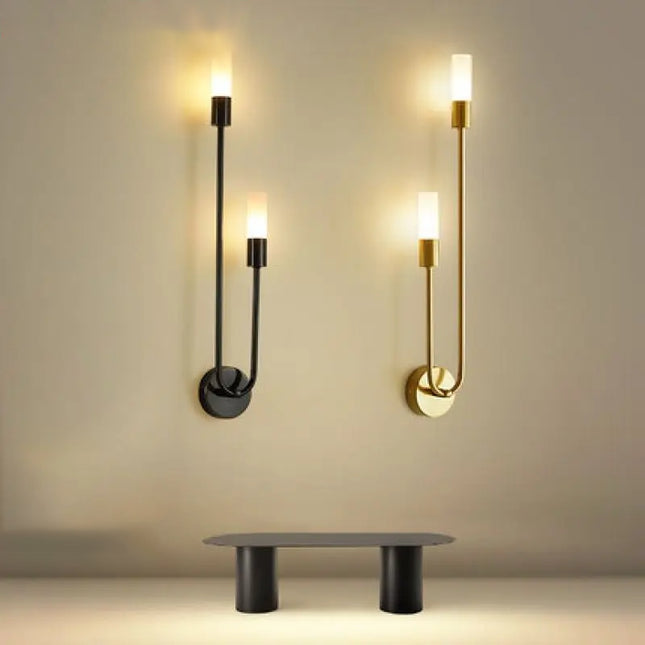 Applique murale LED nordique en cuivre sur un mur