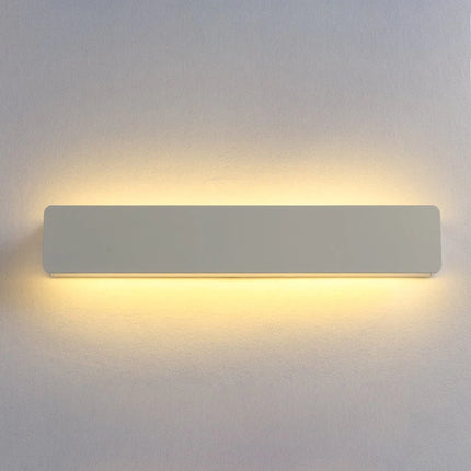 Applique murale orientable diffusant une lumière douce dans une chambre